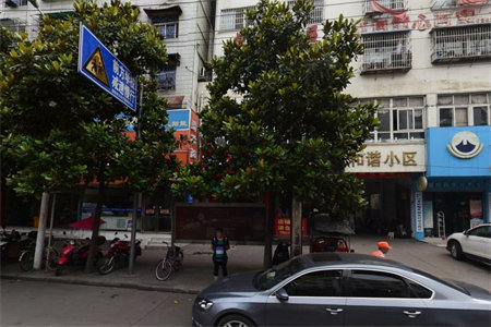 河滨花园两室一厅83平简装出售